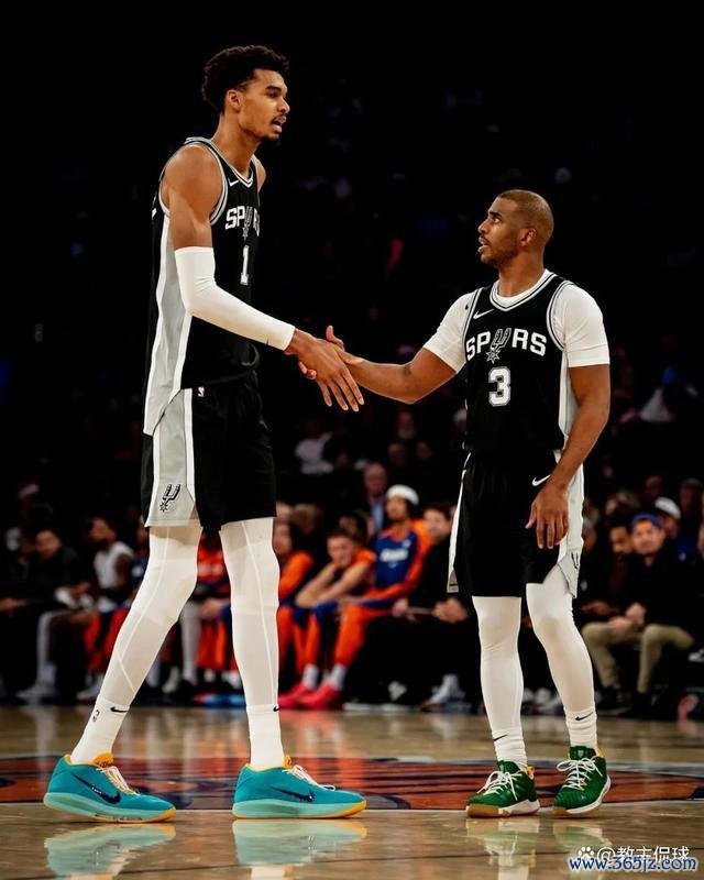 42分18板4帽6三分！文班亚马年终首秀惊艳 NBA过去门面便是他